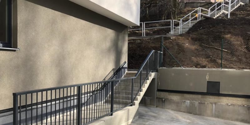 Zäune und Umzäunungen